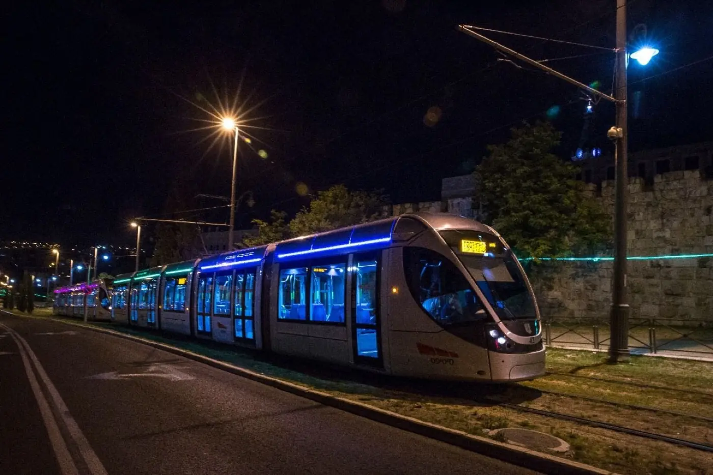 הרכבת הקלה בירושלים — הפיכת שיח ציבורי טעון ברשתות החברתיות לדיאלוג אנושי, באמצעות מתן קול ייחודי לרכבת עצמה.